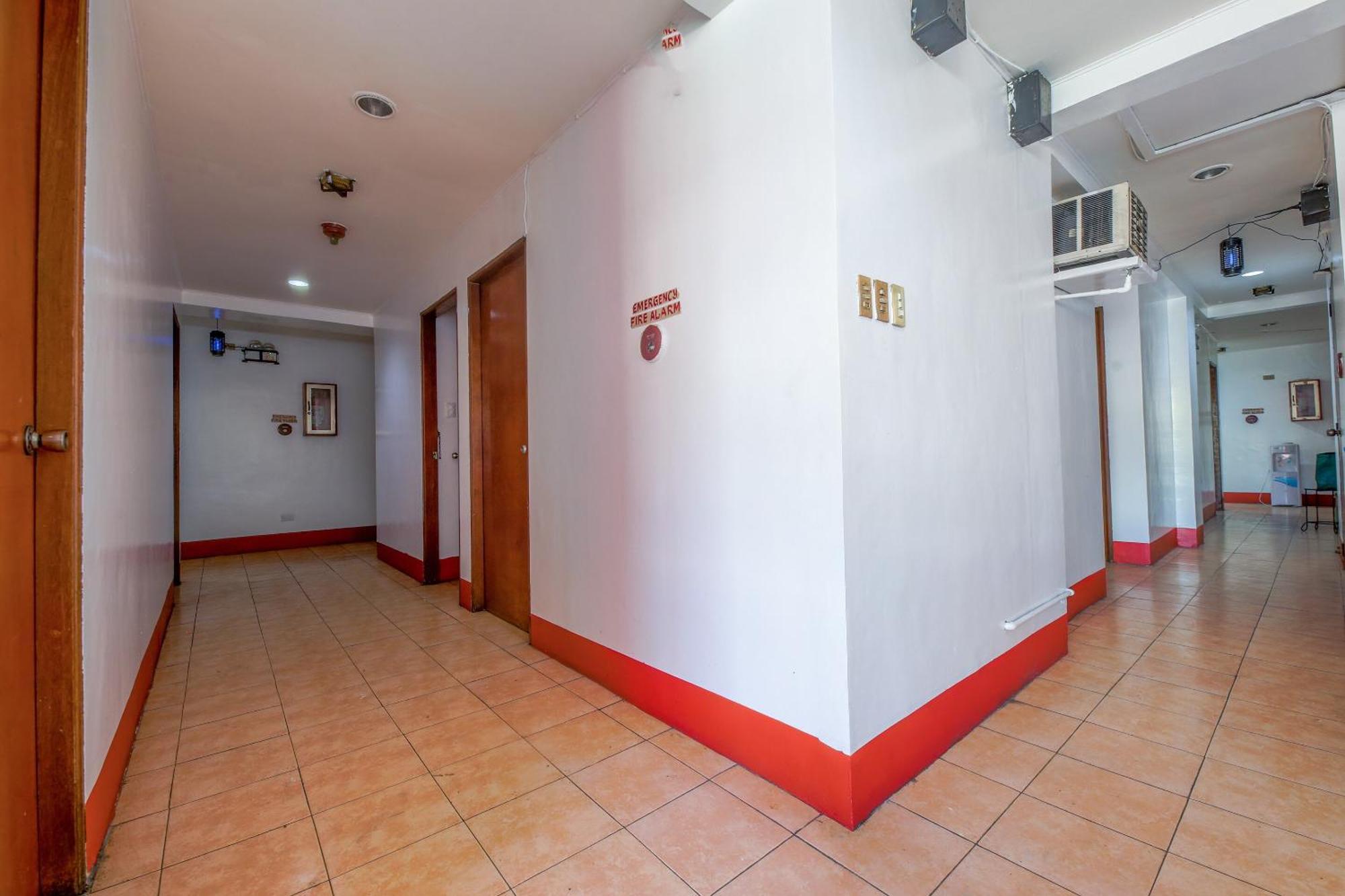 Busline Apartelle Hotel 2*